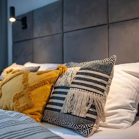 Lux 4 Cieplice Apartamento *