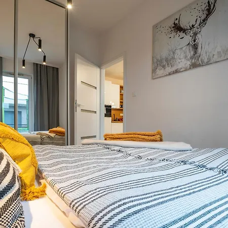 Lux 4 Cieplice Apartamento *