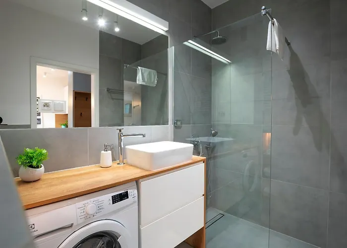 Lux 4 Cieplice Apartment *